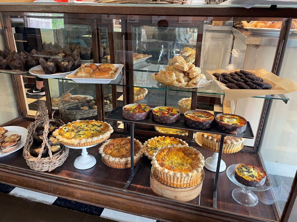 caferesized display case with food
