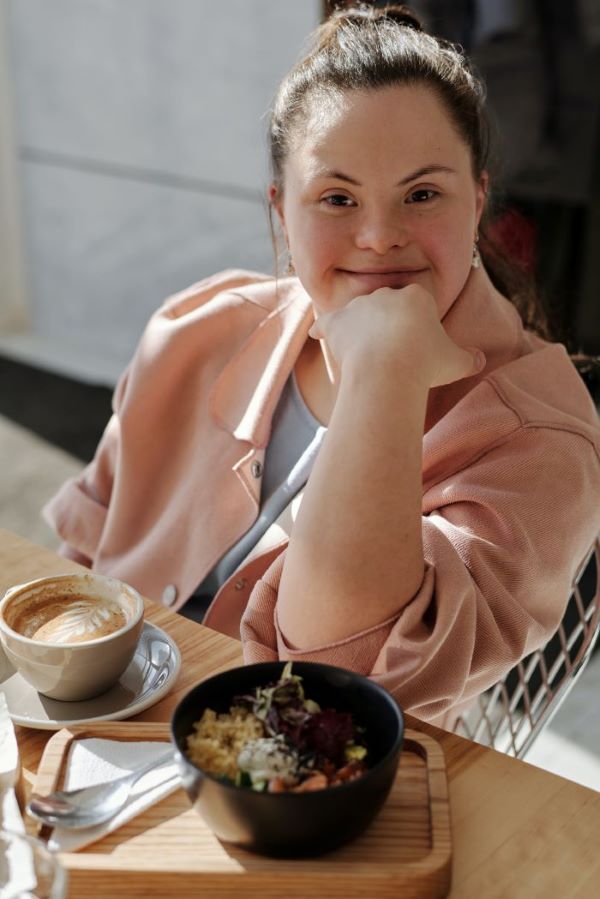 girl at cafe